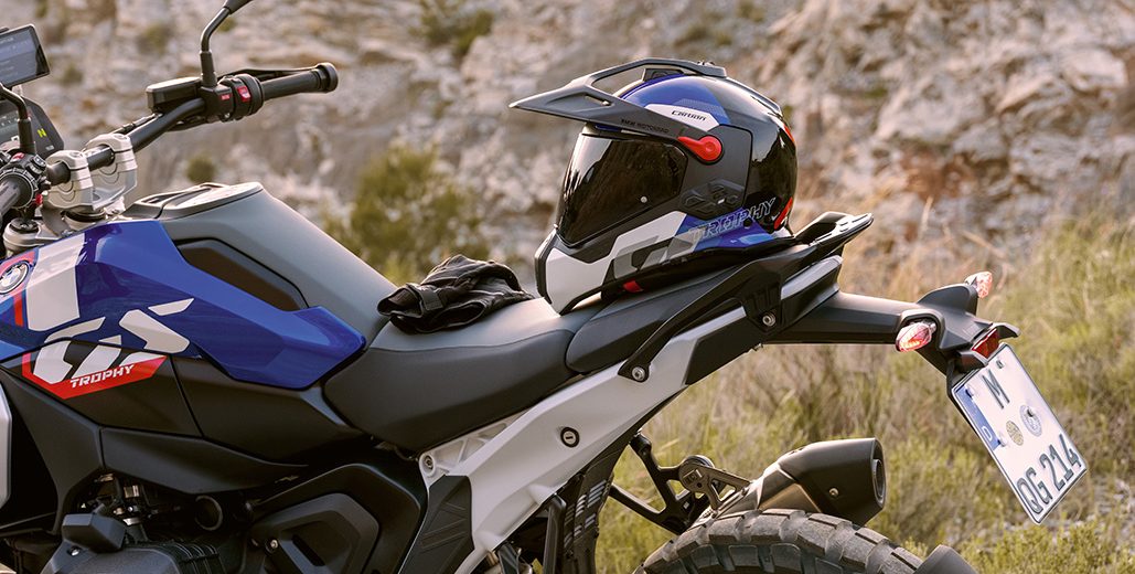 Bmw Motorrad Presents The Helmet Gs Rallye Carbon With Sun Visor