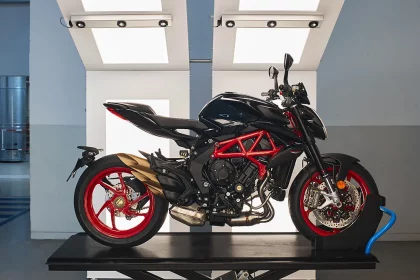 Mv Agusta Brutale 800 Introduces Nero Carbonio As A New Premium Livery