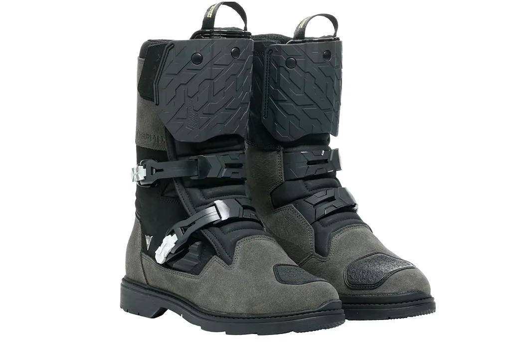 Dainese Overyond Xt Gtx: The All-Terrain Commuter Boot