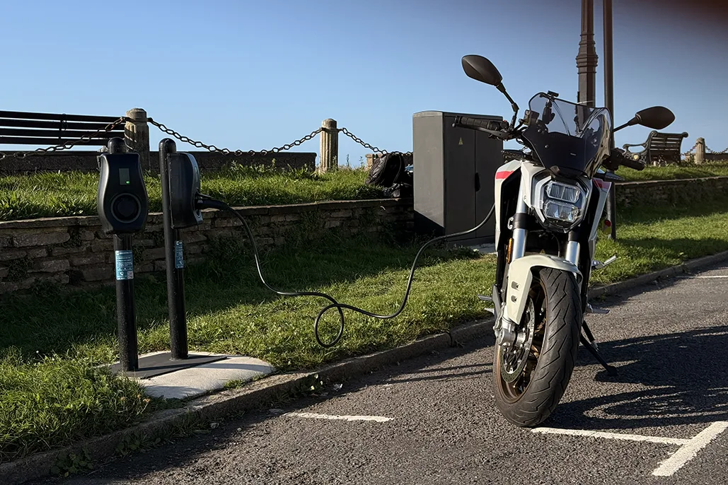 Riding The Future: The Zero Motorcycles Sr/F - Read It Here